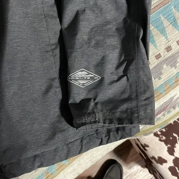 Mens Columbia Omni-tech rain coat. Medium - Picture 3 of 7